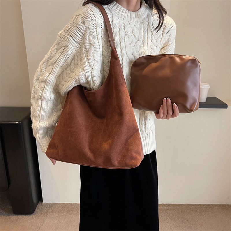 Agathe | Umhängetasche aus weichem Wildleder