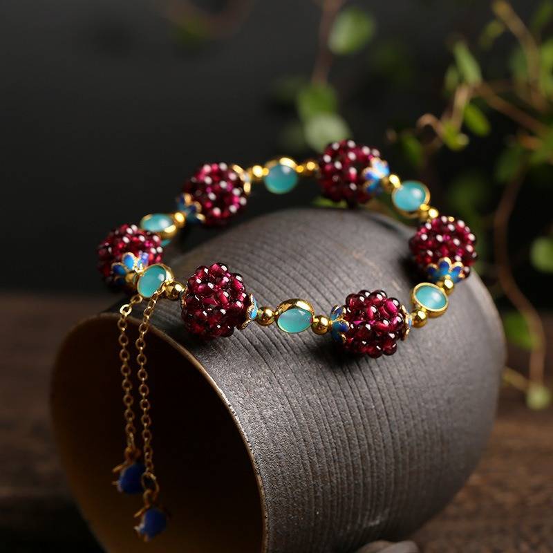 Naturstein-Armband in Beerenfarbe