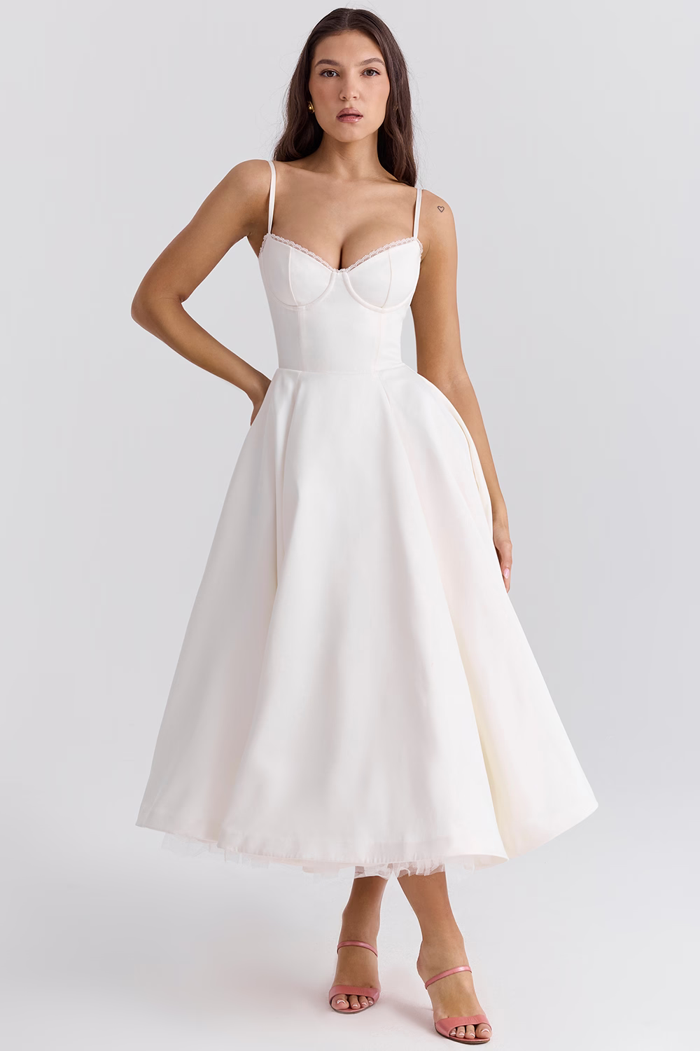 Jennifer | Wunderschönes tailliertes Midikleid
