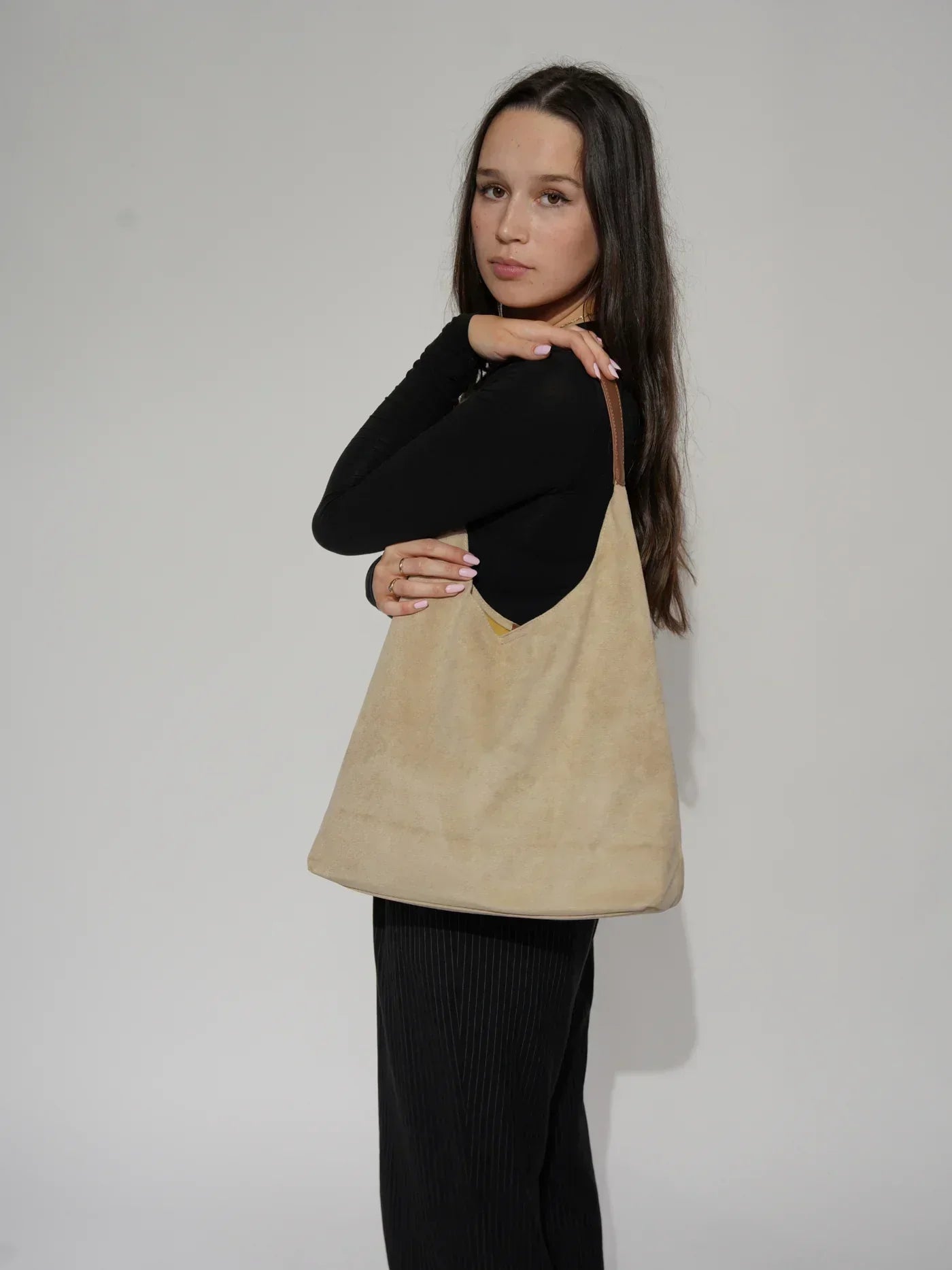 Agathe | Umhängetasche aus weichem Wildleder
