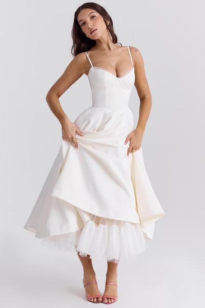 Jennifer | Wunderschönes tailliertes Midikleid
