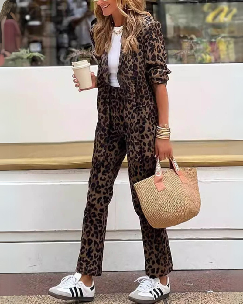 ARILA - Set Kleid und Hose mit Leopardenmuster