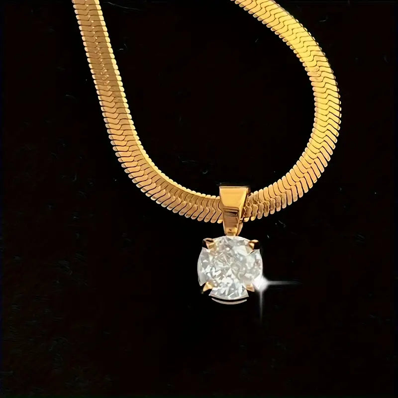 Elegante Halskette mit Strass-Anhänger in Gold