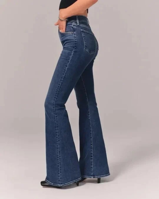 Cerise | Ultrahoch taillierte Stretch-Flare-Jeans