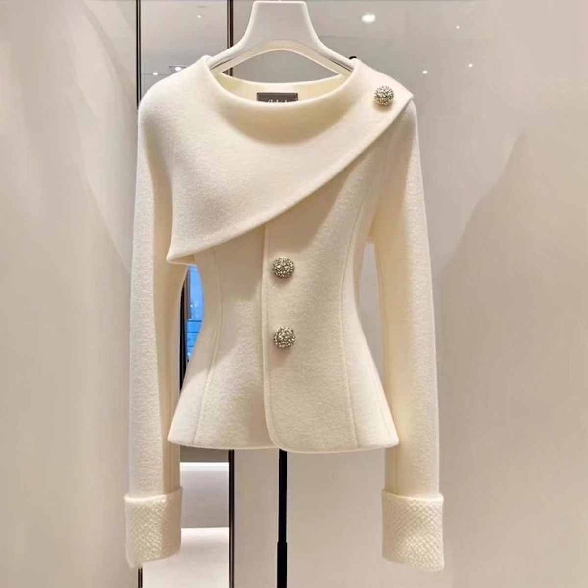 Asymmetrischer Blazer für Damen mit modernem Flair - Tina