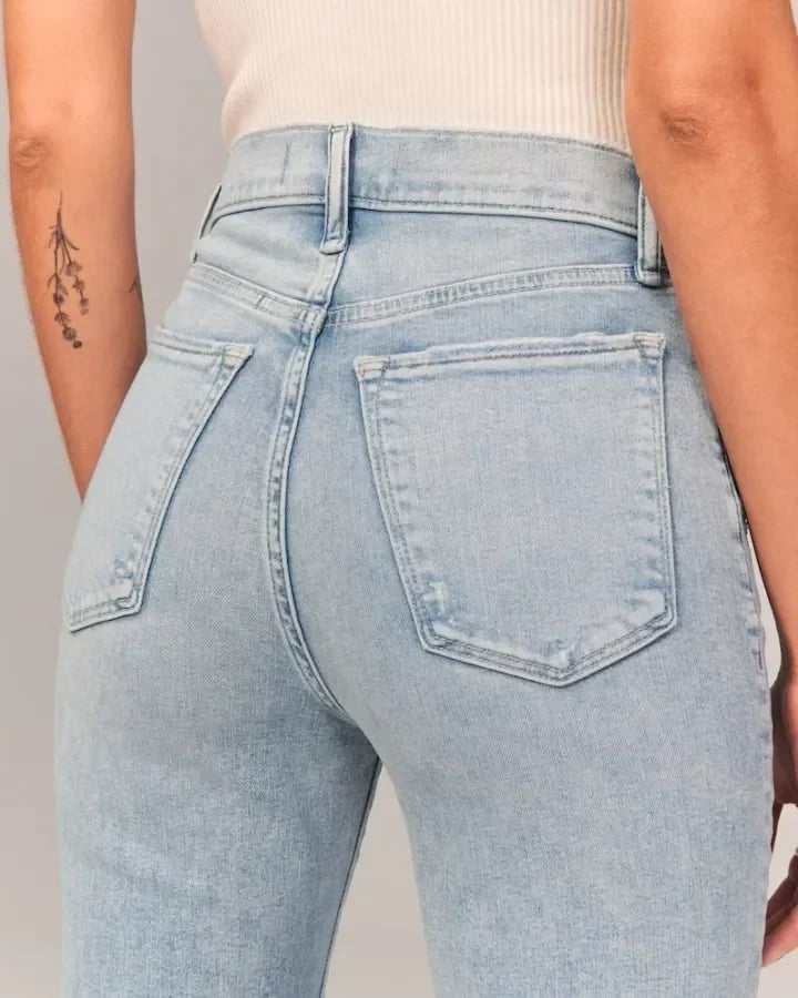 Cerise | Ultrahoch taillierte Stretch-Flare-Jeans