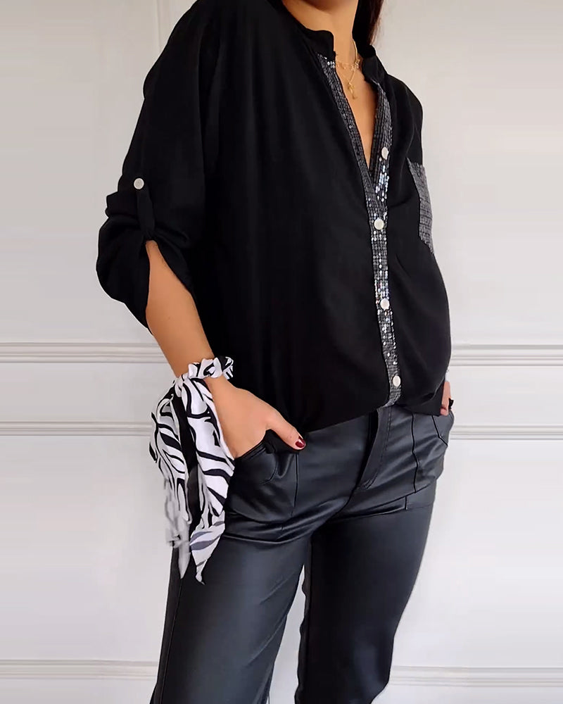 Ada | Legere Bluse mit Paillettenknöpfen