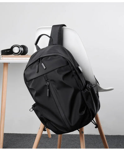 Anthony | Wasserdichtes Reise -Rucksack mit USB -Ladeanschluss
