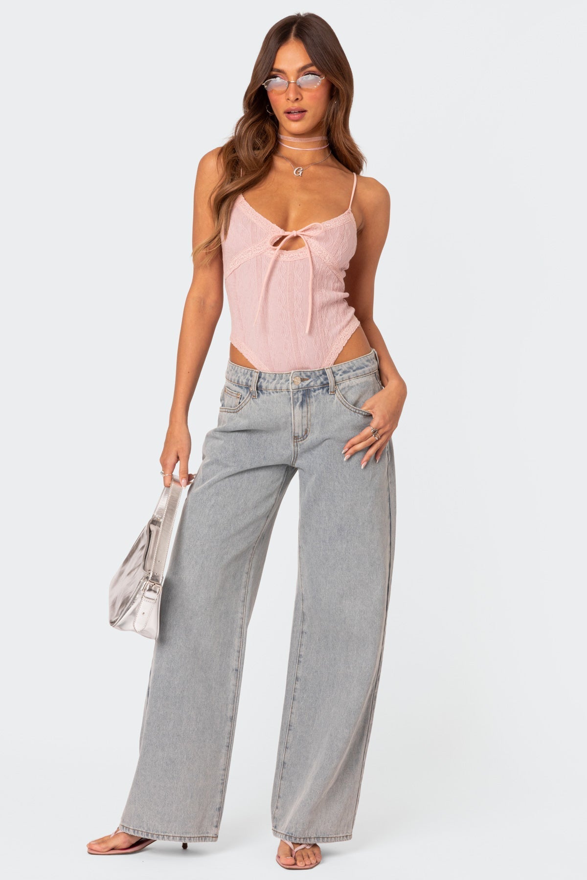Verity | Hochbundjeans mit Schleifen-Detail in Signature-Design