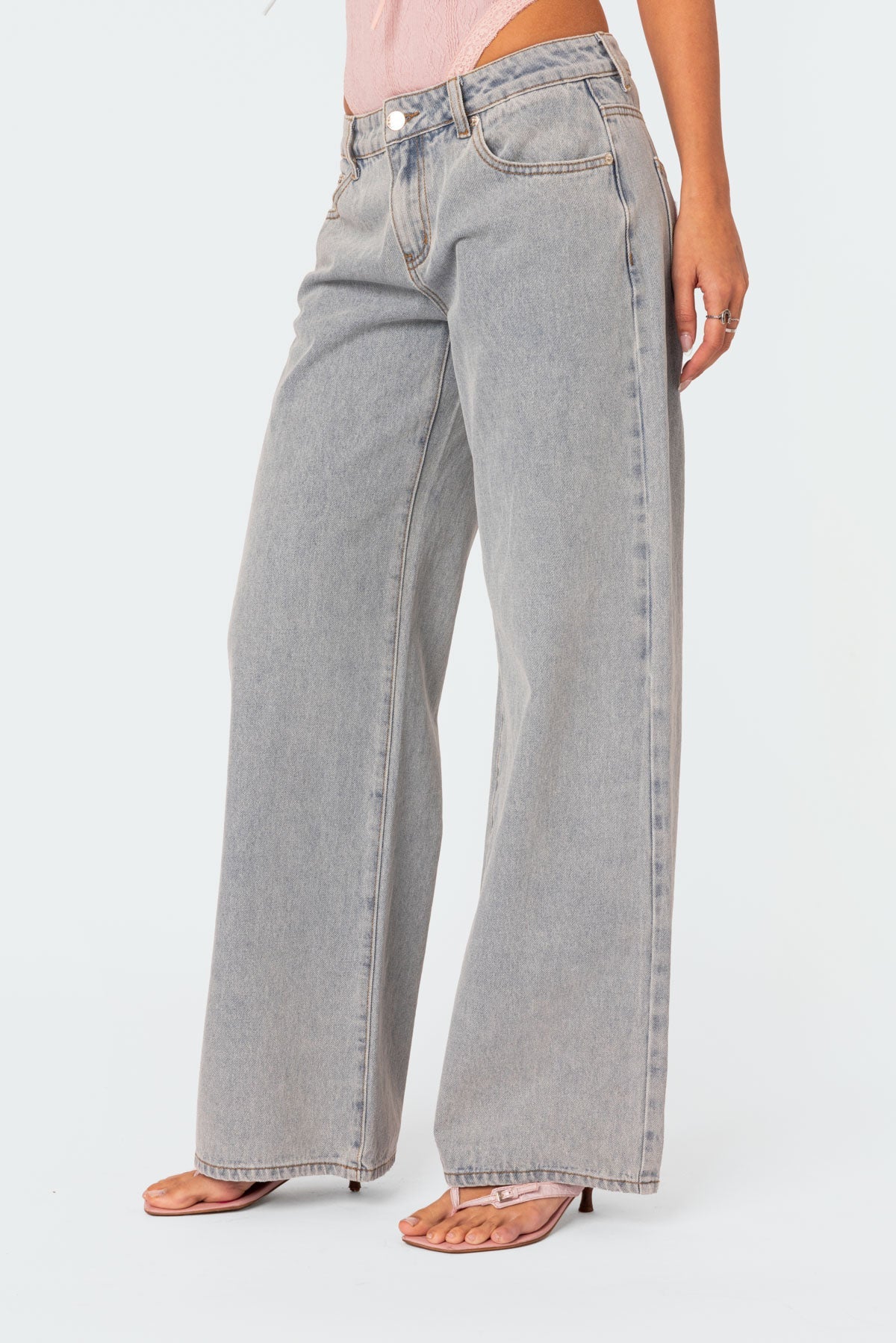 Verity | Hochbundjeans mit Schleifen-Detail in Signature-Design