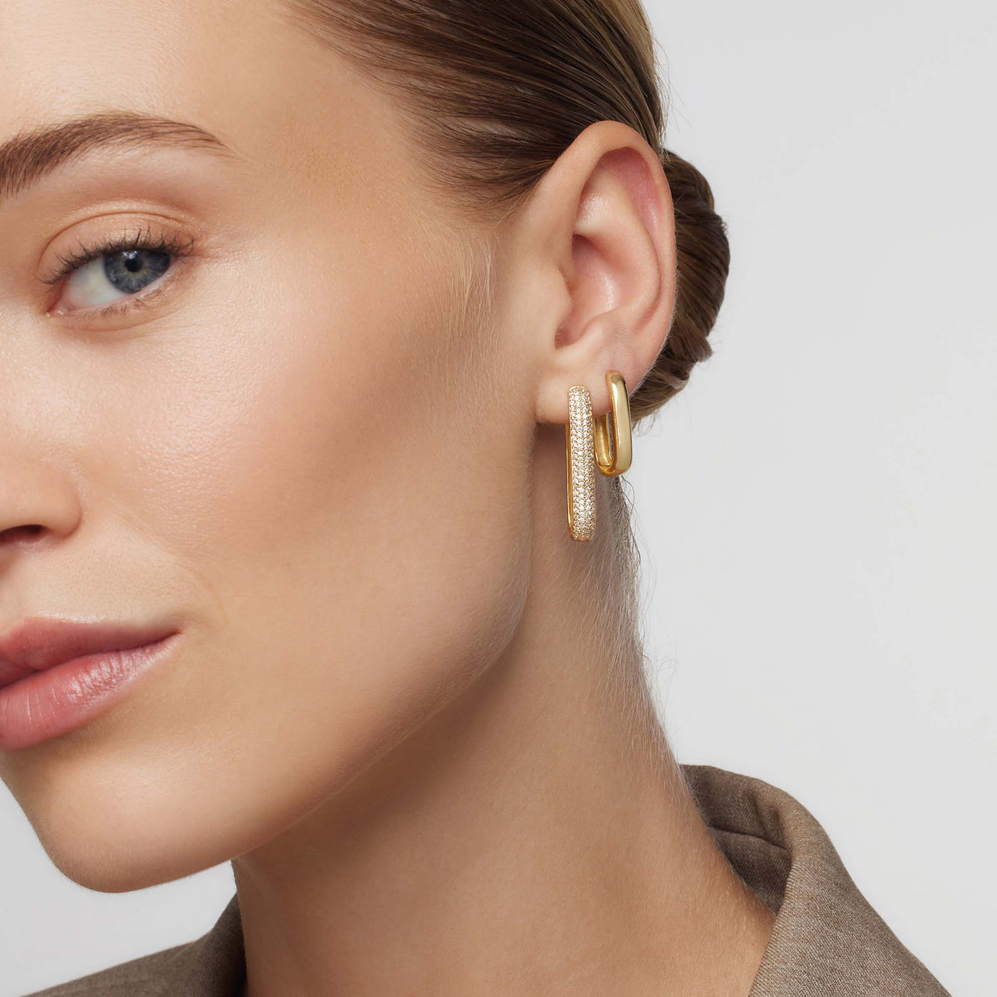 Große Pavé Creolen in Gold