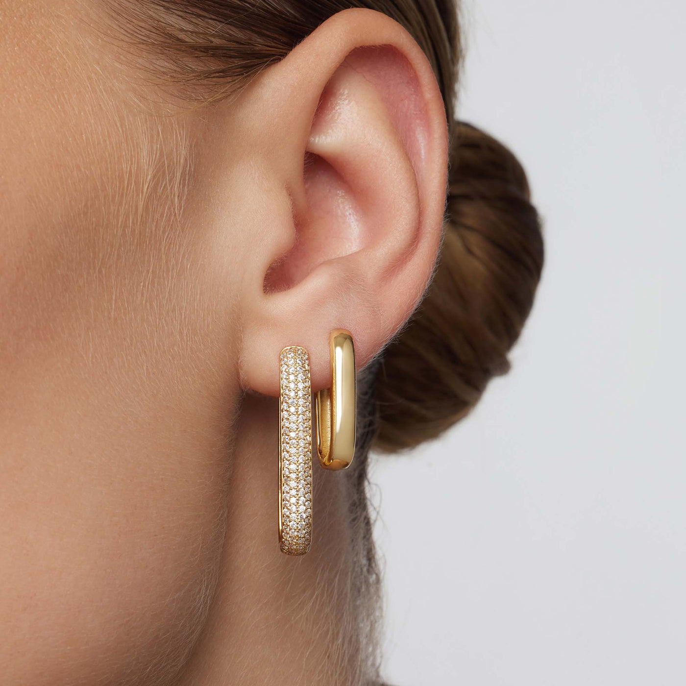 Große Pavé Creolen in Gold