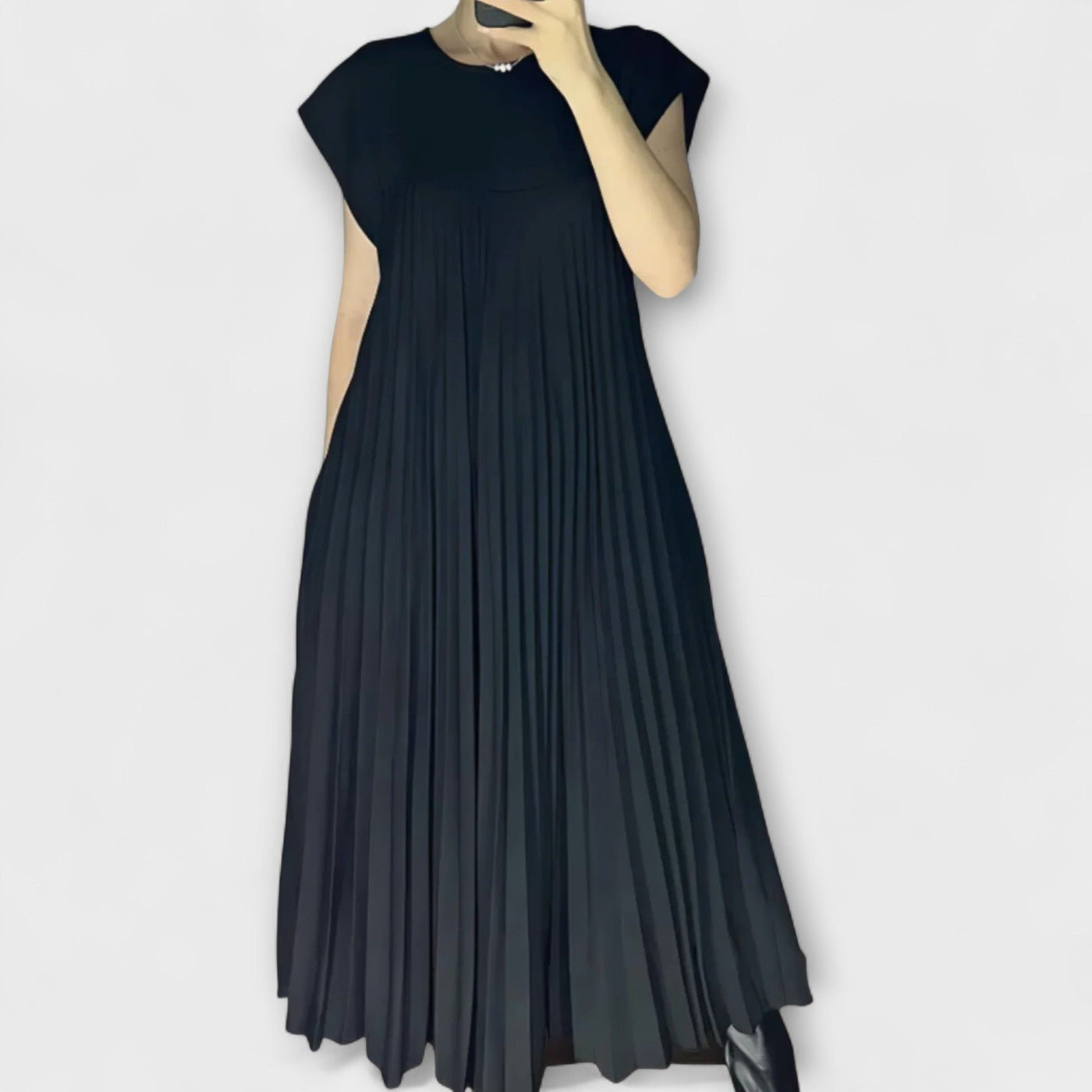Zairelle – Elegantes Faltenkleid