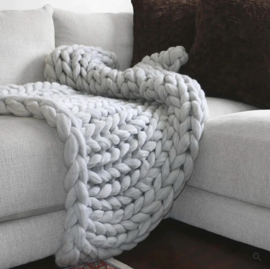 WoolWarmth | Exquisite Handgestrickte Merinodecke für Ultimative Gemütlichkeit