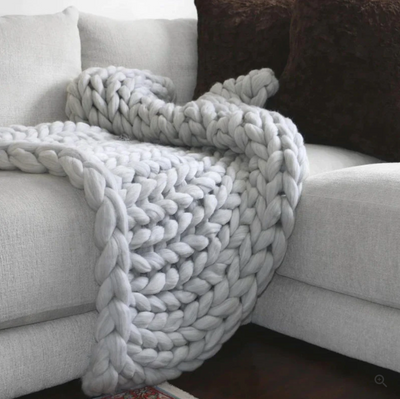 WoolWarmth | Exquisite Handgestrickte Merinodecke für Ultimative Gemütlichkeit