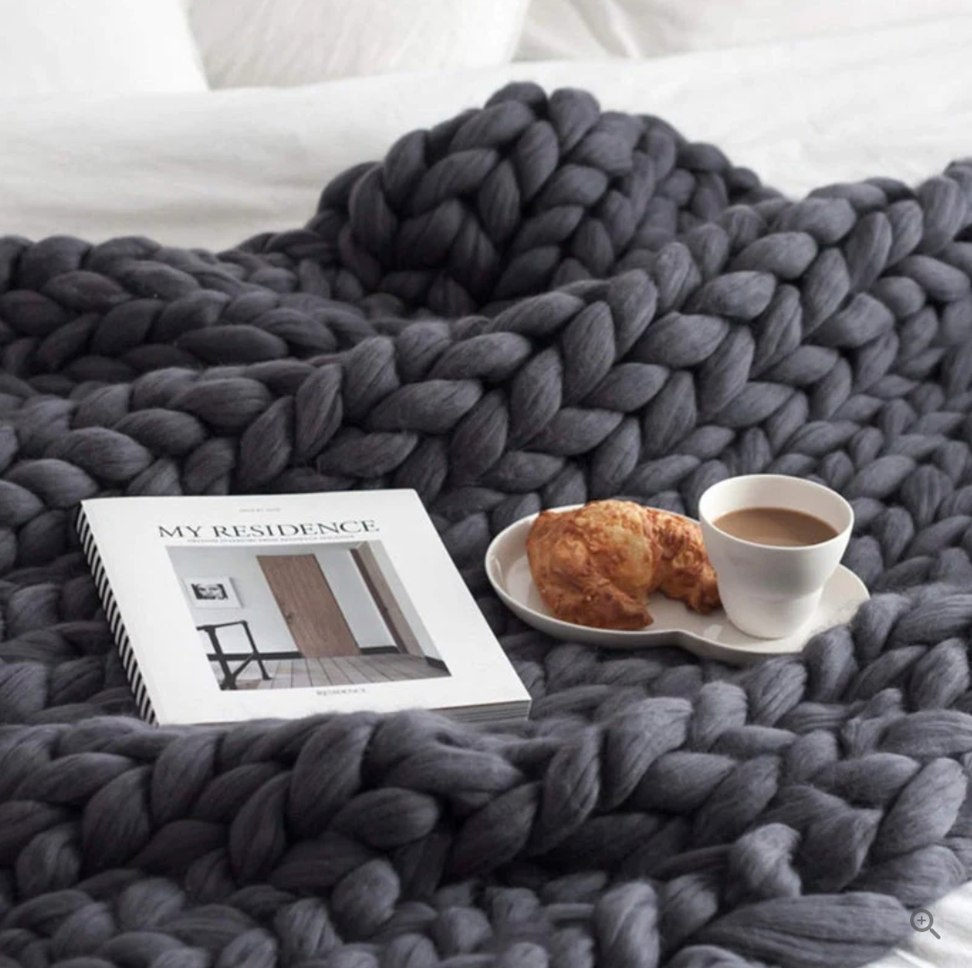 WoolWarmth | Exquisite Handgestrickte Merinodecke für Ultimative Gemütlichkeit