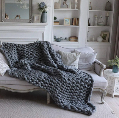 WoolWarmth | Exquisite Handgestrickte Merinodecke für Ultimative Gemütlichkeit
