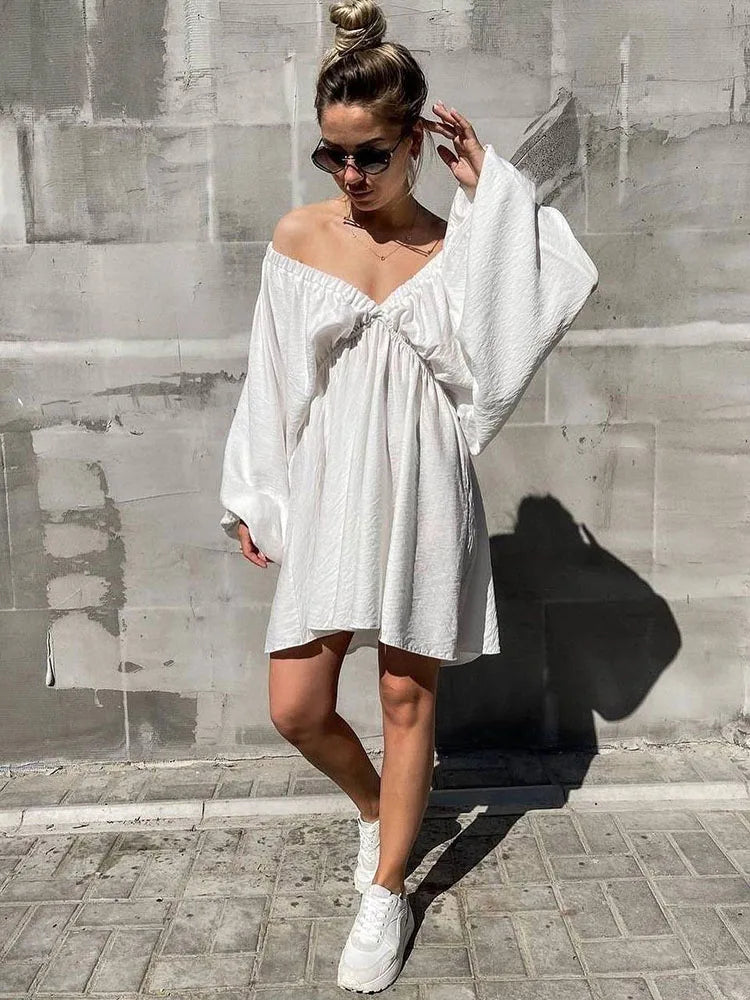 Aori – Boho-Minikleid mit langen Ärmeln und V-Ausschnitt