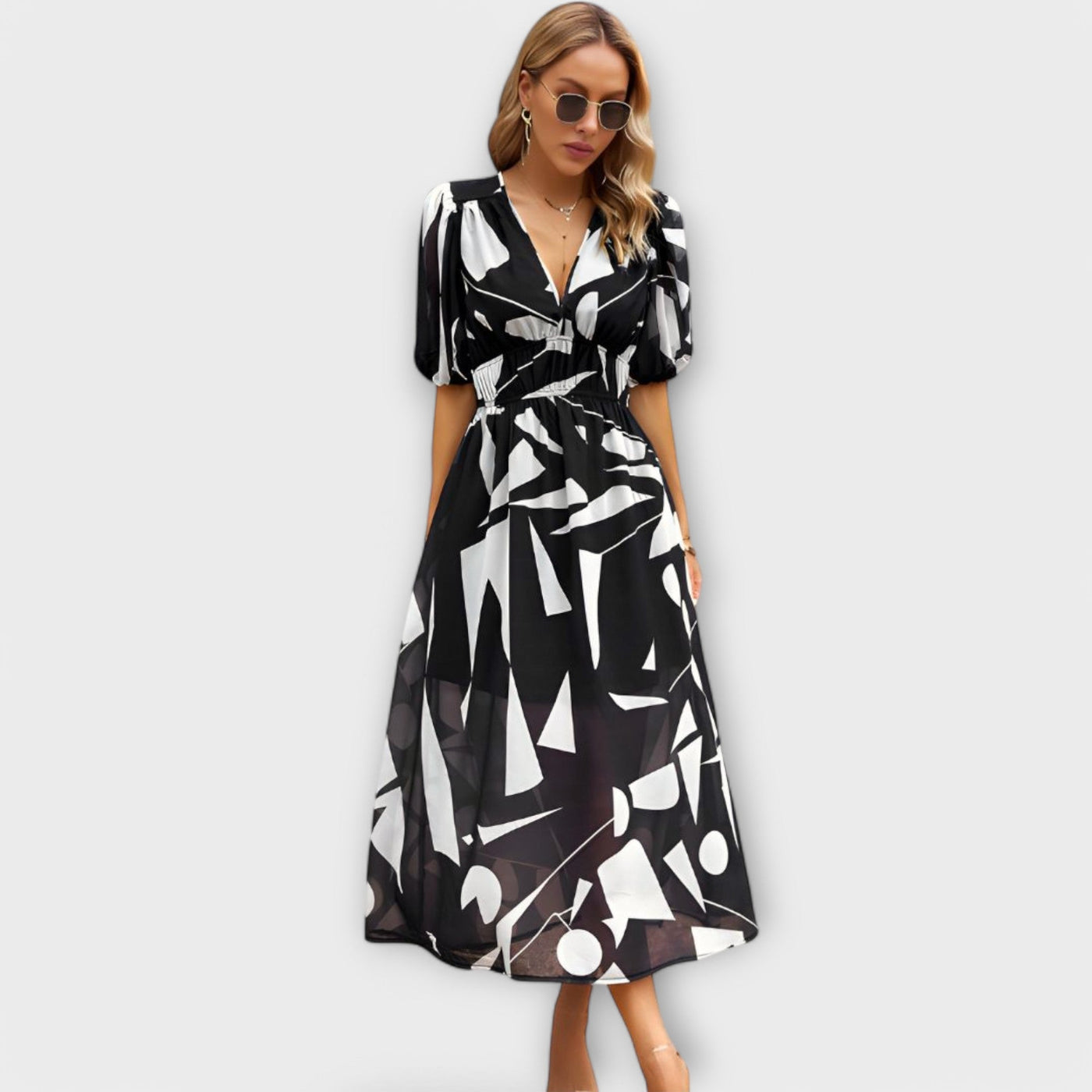 Maxikleid mit Ballonärmeln im abstrakten Design