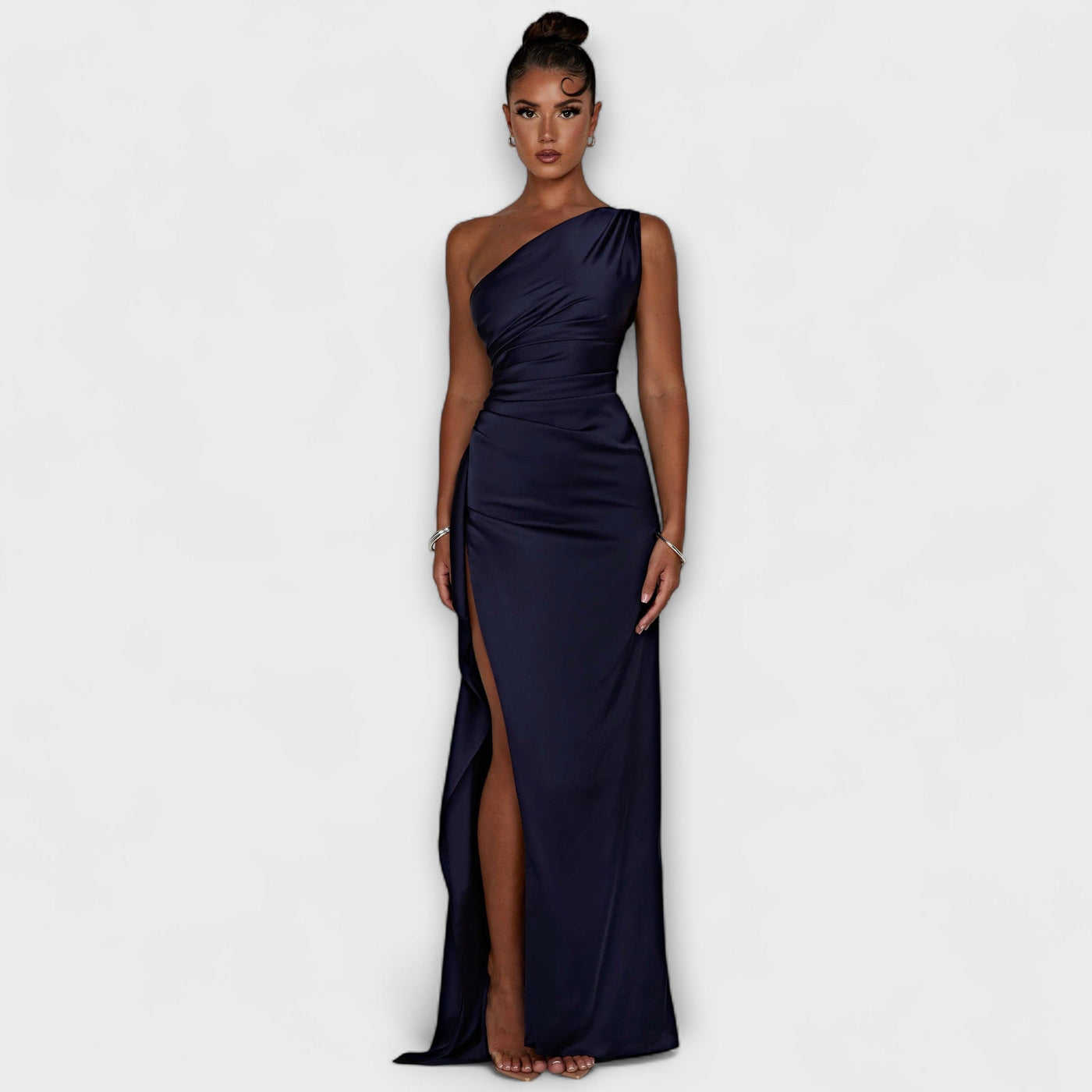 Maxikleid mit einem Schulterdesign