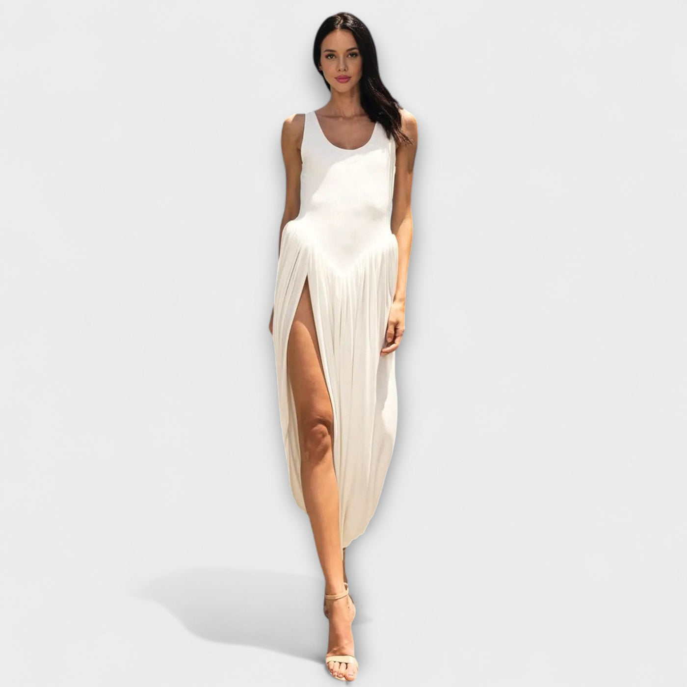 Maxikleid mit drapiertem Oberteil, skulpturalem Rock und seitlichem Schlitz