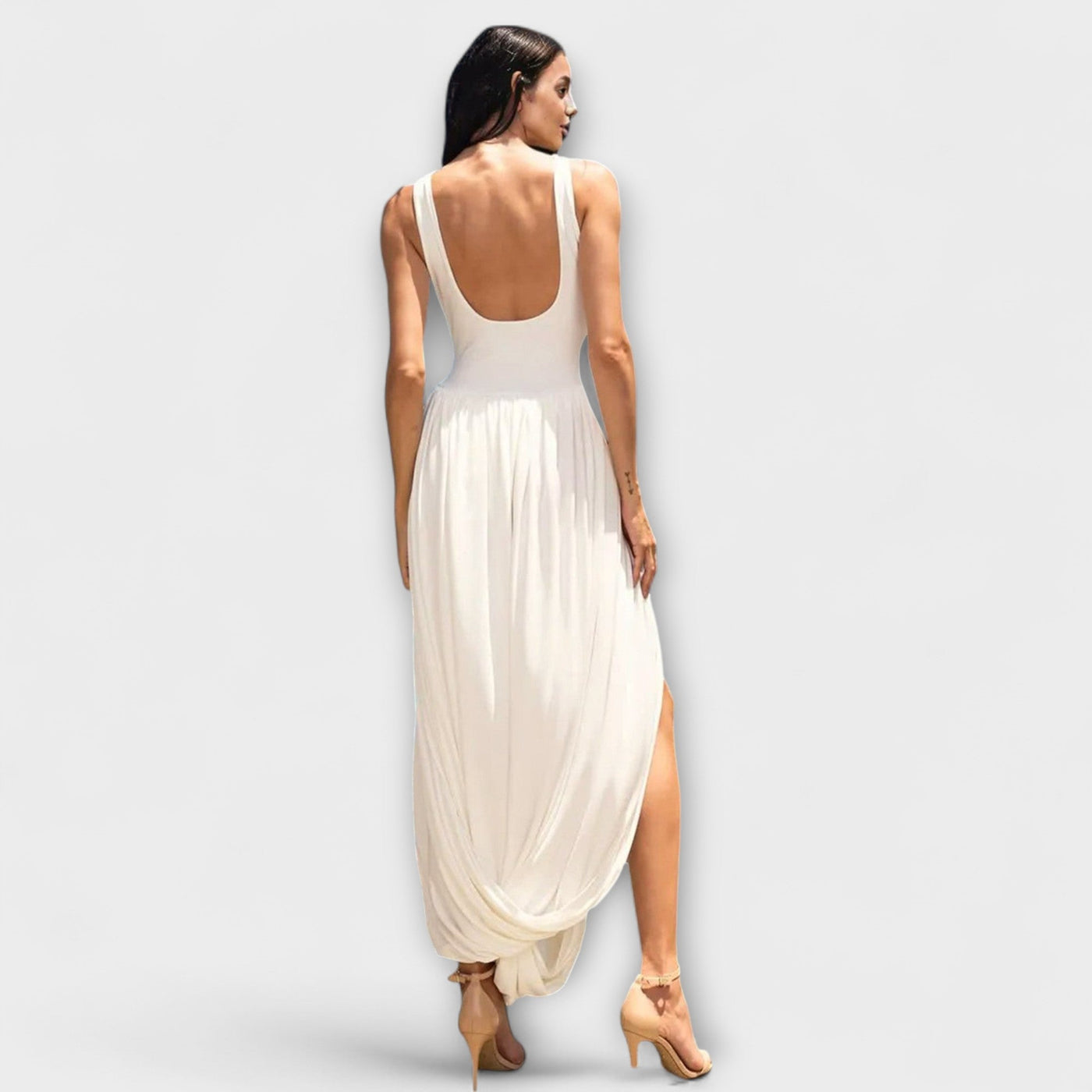 Maxikleid mit drapiertem Oberteil, skulpturalem Rock und seitlichem Schlitz