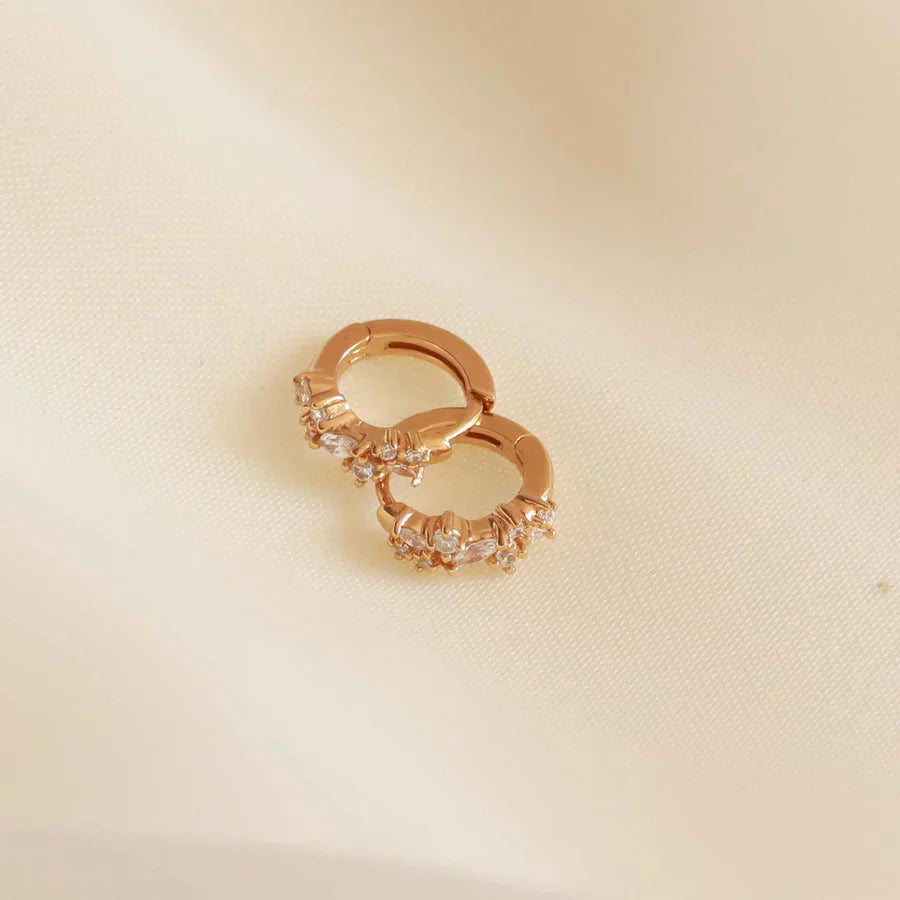 Gold Kristall Cluster Huggie Earrings