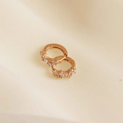 Gold Kristall Cluster Huggie Earrings