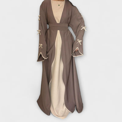 Jasmin - Elegantes Set aus Cardigan und Kleid mit Schleifenakzent