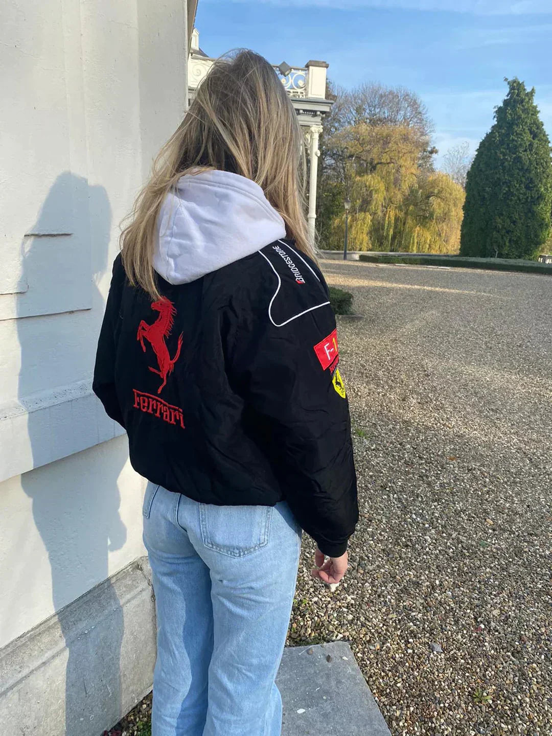 Karolin | Sportliche Ferrari-Rennfahrerjacke