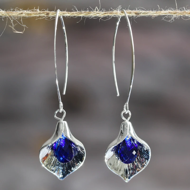 Blaue Steinohrhänger in Silber