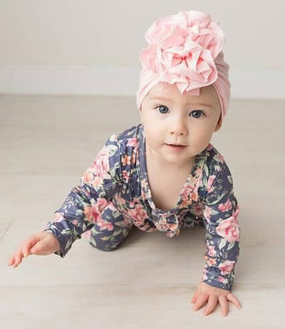 Weiche Baby-Turbanmütze mit Rüschendetail – KuschelGlanz (1+1 Gratis)