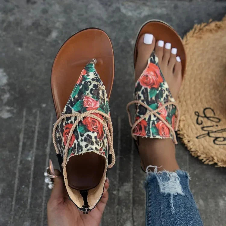Bellatrix – Stylische Sandalen mit Print