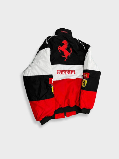 Karolin | Sportliche Ferrari-Rennfahrerjacke